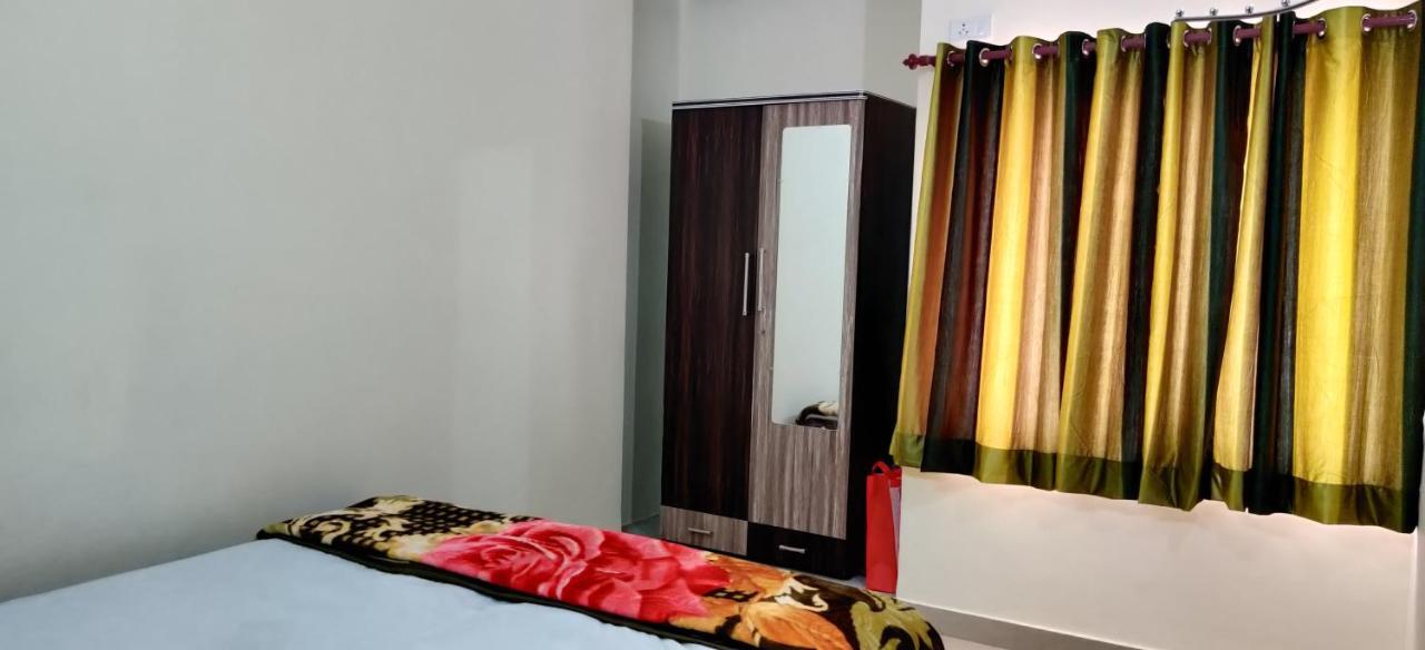 Pretty Garden View Apartment 3Bhk Furnished Flat Near Kashi Vishwanath Temple Varanasi Exterior photo